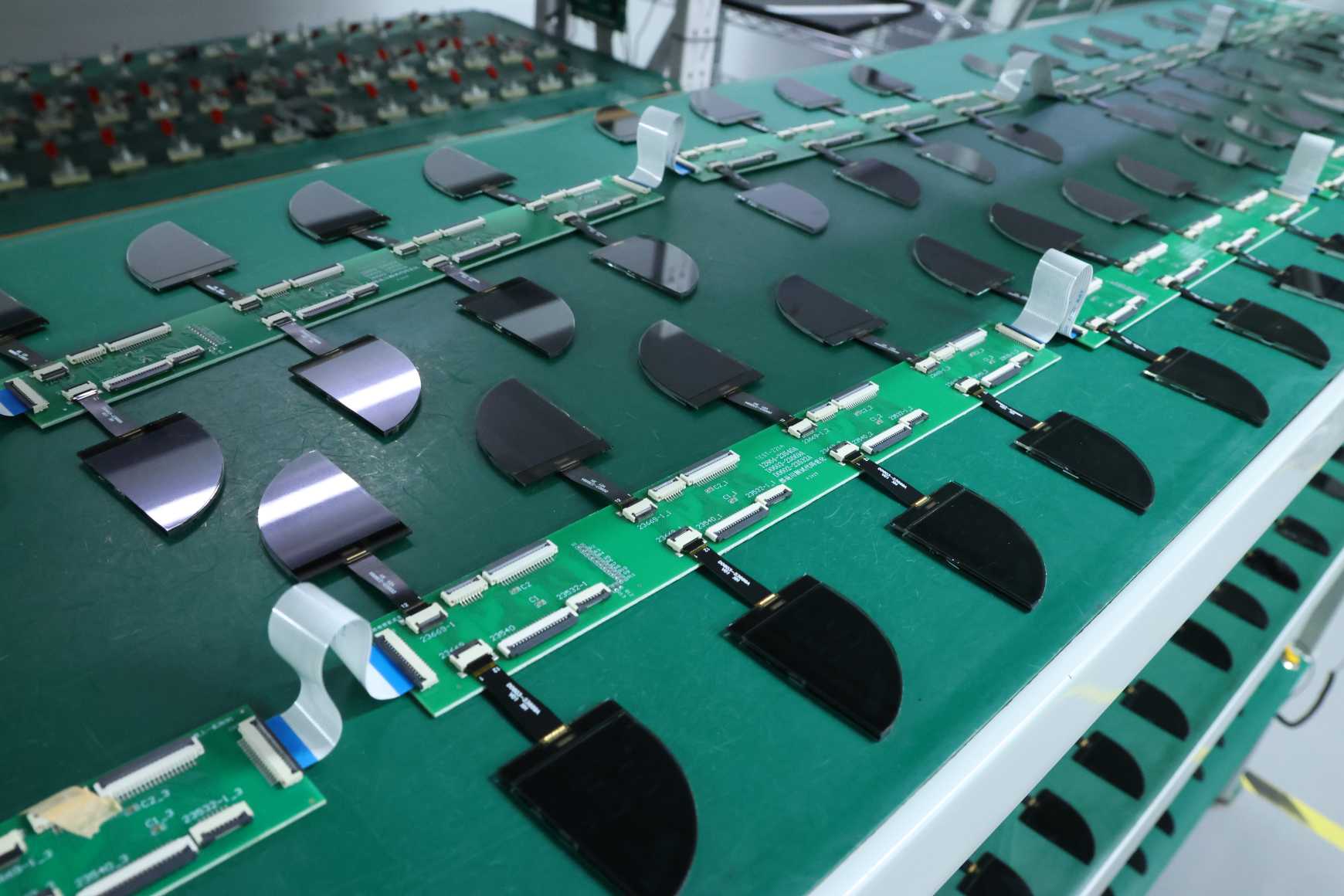 Integrasjon av skjermteknologier på tvers av industrien sporrer hundremilliarder-dollarmarkedet, kinesiske LCD-produsenter kaprer om å gripe tilpasningsspor