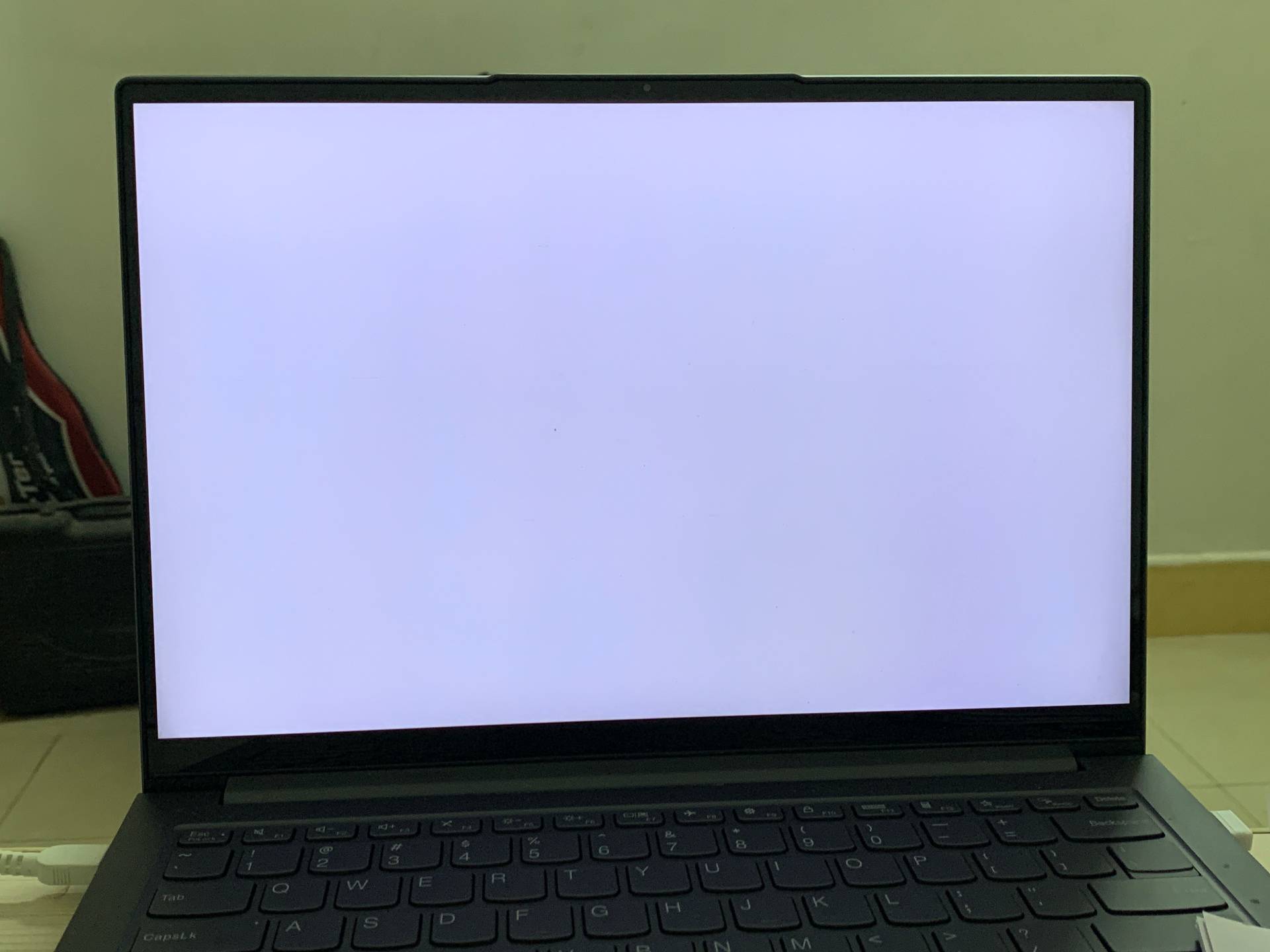 LCD hvit skjerm dilemma? CNKs tre-trinns feilsøkingsmetode gir effektiv oppløsning!